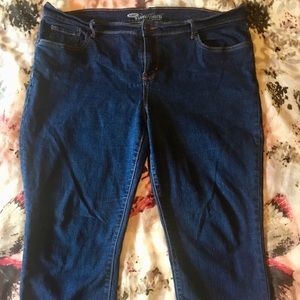 🌼2/$15🌼 Old Navy Capri jeans